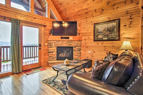 Breathtaking View Cabin With Covered Deck And Hot Tub