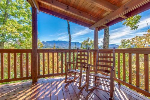 Breathtaking View Cabin With Covered Deck And Hot Tub