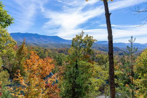 Breathtaking View Cabin With Covered Deck And Hot Tub
