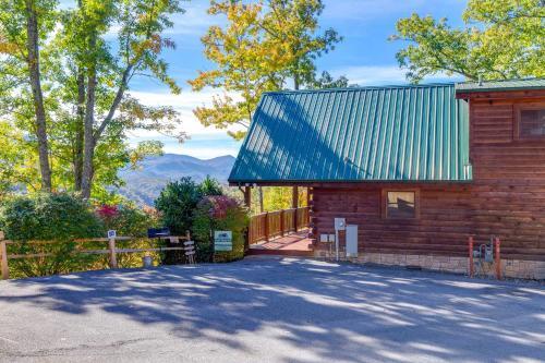Breathtaking View Cabin With Covered Deck And Hot Tub