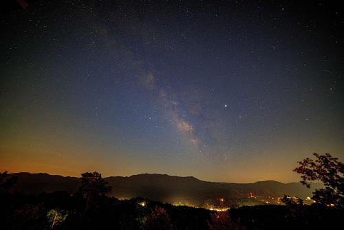 Mountain-view Estate On 1.61 Acres - Sleeps 25 Villa