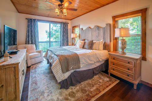 Mountain-view Estate On 1.61 Acres - Sleeps 25 Villa