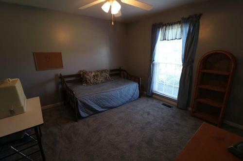 2,100 Sq Feet - Fenced In Back Yard For Pets!