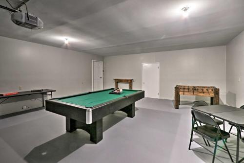 Memphis Home On 20 Acres, 10 Mi To Downtown!