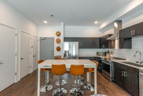 Apartamento Illume - Posh Resort Community - Courtyard Pool Condo