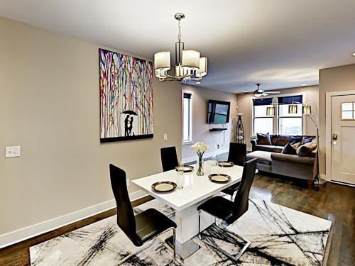 Modern Weho Townhouse Apt 8 Townhouse
