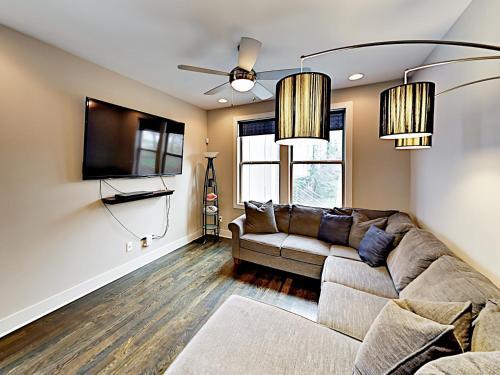 Modern Weho Townhouse Apt 8 Townhouse
