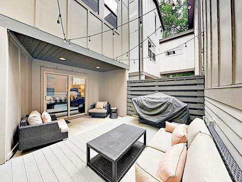 Modern Weho Townhouse Apt 8 Townhouse