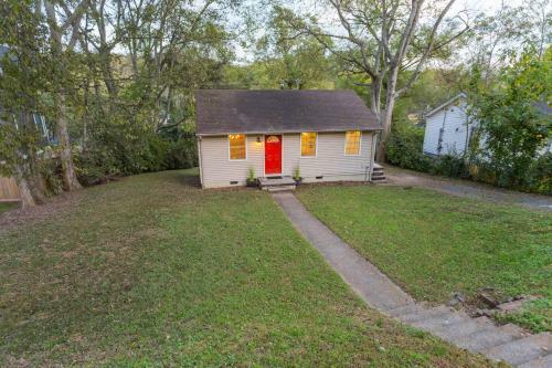 Quaint Music City Bungalow Retreat