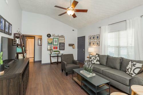 Fun Buena Vista Heights Home Close To Downtown
