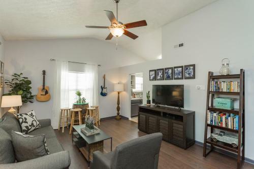 Fun Buena Vista Heights Home Close To Downtown