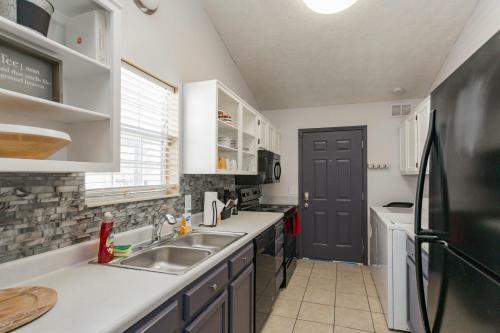 Fun Buena Vista Heights Home Close To Downtown
