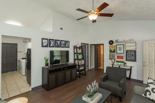Fun Buena Vista Heights Home Close To Downtown