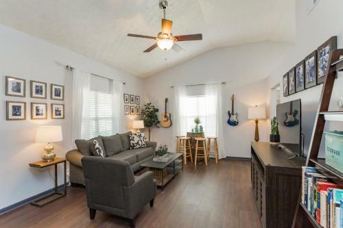 Fun Buena Vista Heights Home Close To Downtown