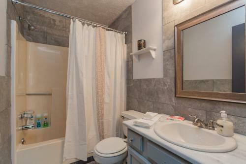 Fun Buena Vista Heights Home Close To Downtown