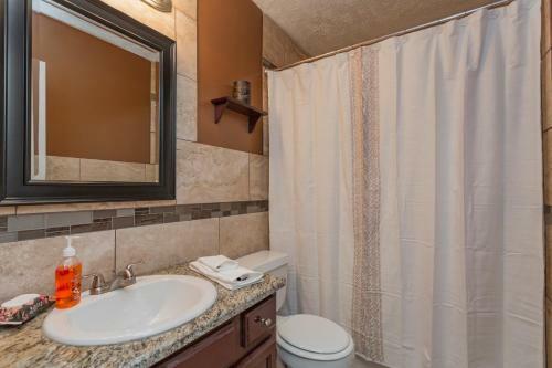 Fun Buena Vista Heights Home Close To Downtown