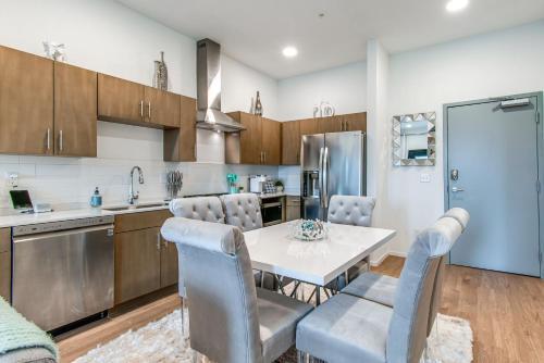 Apartamento Illume - 2 Ultramodern Suites - Courtyard Pool Condo