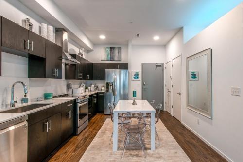 Apartamento Illume - 2 Ultramodern Suites - Courtyard Pool Condo