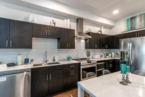 Apartamento Illume - 2 Ultramodern Suites - Courtyard Pool Condo