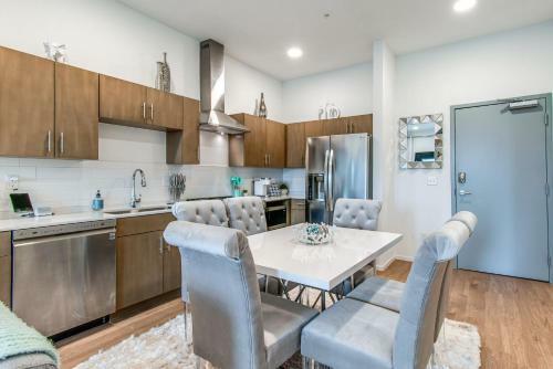 Apartamento Illume - Stylish Suite For 6 - Heated Pool Condo