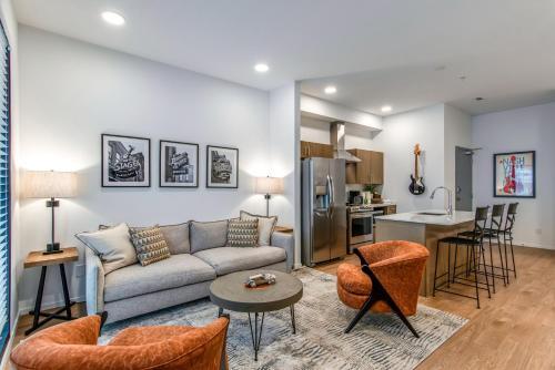 Apartamento Illume - Plush Green Community - Pool-view Balcony Condo