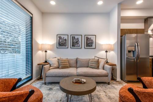 Apartamento Illume - Plush Green Community - Pool-view Balcony Condo