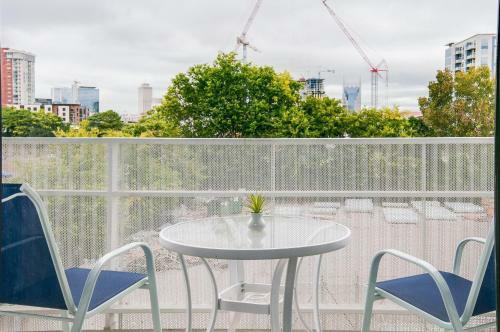 Apartamento Illume - Chic Resort Community - Skyline Balcony Condo