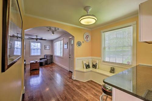 Nashville Home With Deck About 5 Miles To Broadway!