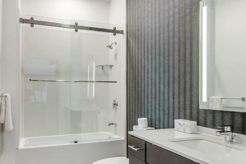 Apartamento Illume - All-suite Corner Unit Overlooking Pool Condo
