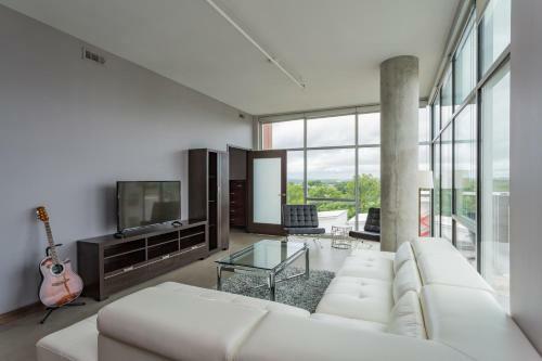 New! Modern And Spacious Nashville Corporate Condo