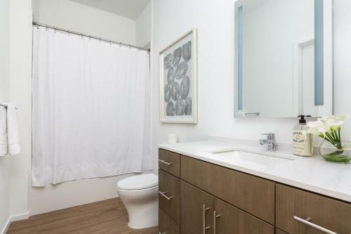 Apartamento Illume - Sleek Central Hideaway - Poolside Patio Condo