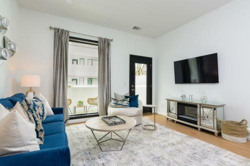 Apartamento Illume - Sleek Central Hideaway - Poolside Patio Condo