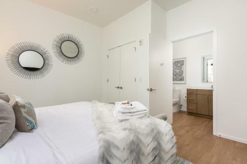 Apartamento Illume - Sleek Central Hideaway - Poolside Patio Condo