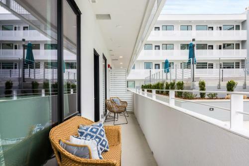 Apartamento Illume - Sleek Central Hideaway - Poolside Patio Condo