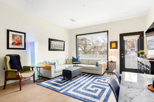 Apartamento Illume - Resort-style Haven - Spacious Balcony Condo