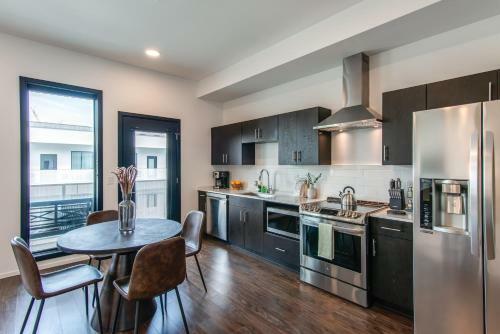 Apartamento Illume - Modern Elegance - Pool & City Views Condo