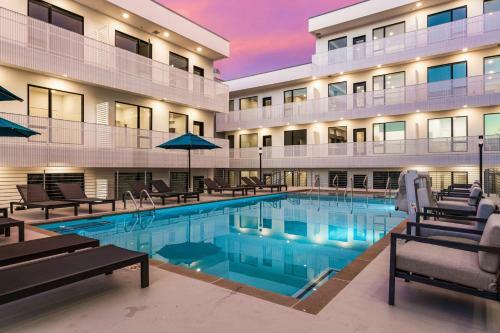 Apartamento Illume - Modern Elegance - Pool & City Views Condo