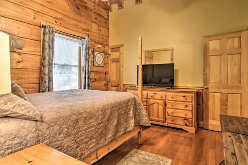 Cozy Pigeon Forge Escape With Spacious Deck And Hot Tub