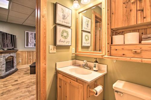 Cozy Pigeon Forge Escape With Spacious Deck And Hot Tub