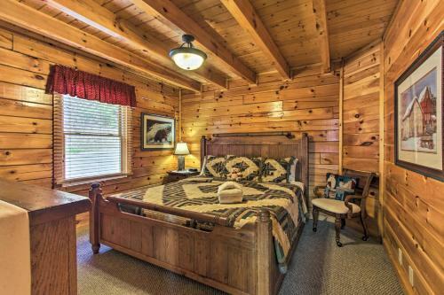 Smoky Mountains Cabin With Hot Tubs And Views!