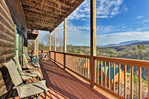 Smoky Mountains Cabin With Hot Tubs And Views!