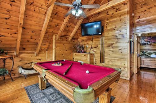 Smoky Mountains Cabin With Hot Tubs And Views!