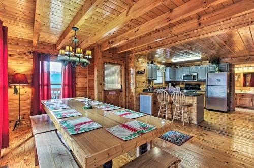 Smoky Mountains Cabin With Hot Tubs And Views!