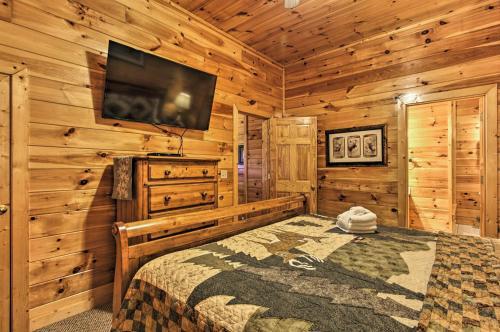 Smoky Mountains Cabin With Hot Tubs And Views!