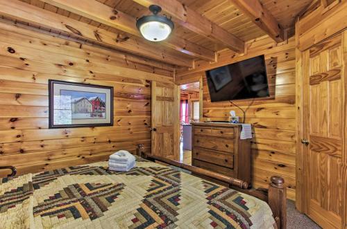 Smoky Mountains Cabin With Hot Tubs And Views!
