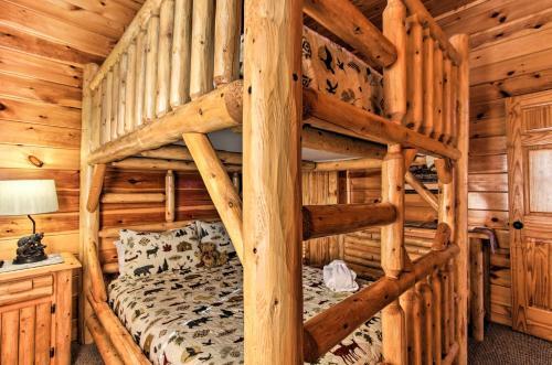 Smoky Mountains Cabin With Hot Tubs And Views!