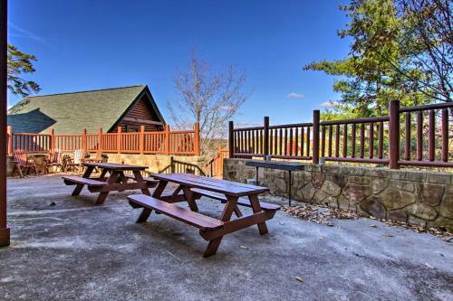 Modern-yet-rustic Pigeon Forge Cabin With Pool Access