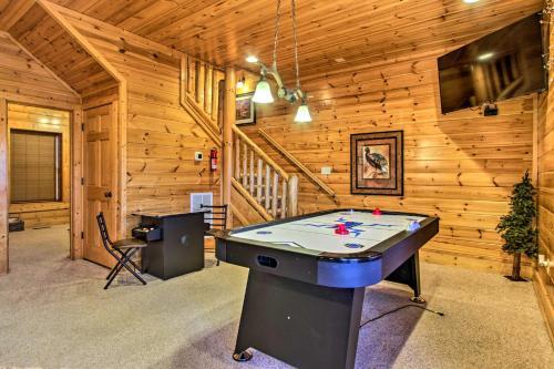 Modern-yet-rustic Pigeon Forge Cabin With Pool Access