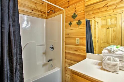 Modern-yet-rustic Pigeon Forge Cabin With Pool Access