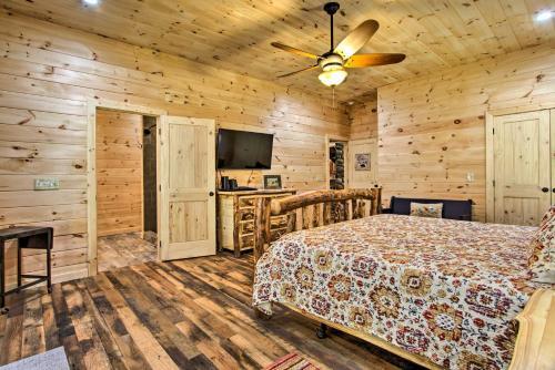 Riverfront Cabin With Hot Tub - 3 Miles To Dollywood